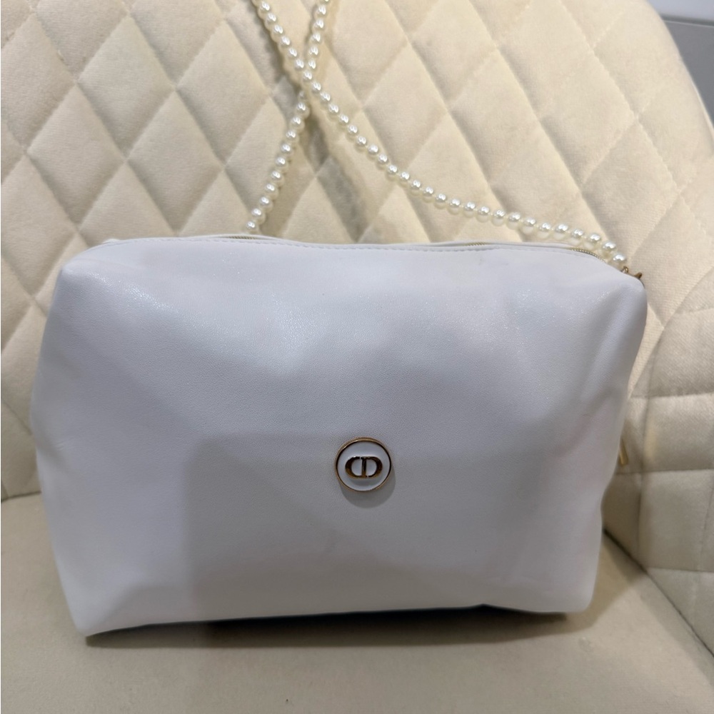 Elegant White Designer Bag with Pearl Strap - Picture 7 of 15